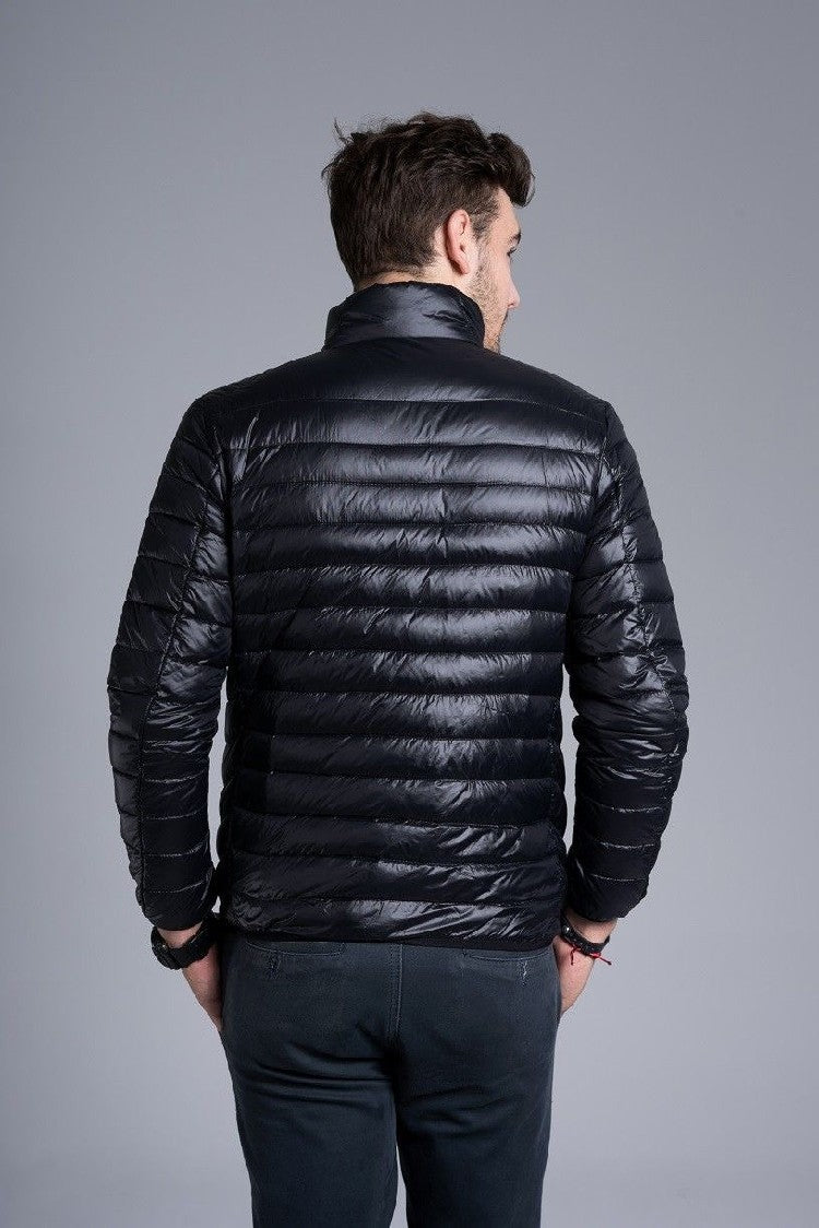 Man wearing a lightweight quilted puffer jacket