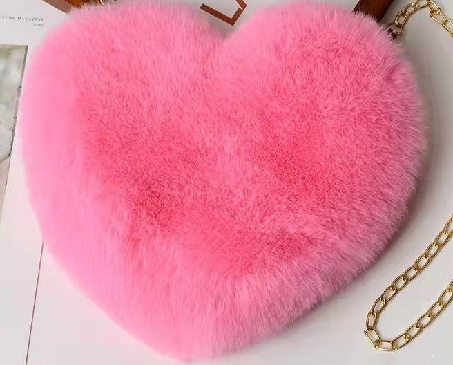 Heart-shaped fluffy bag with gold chain