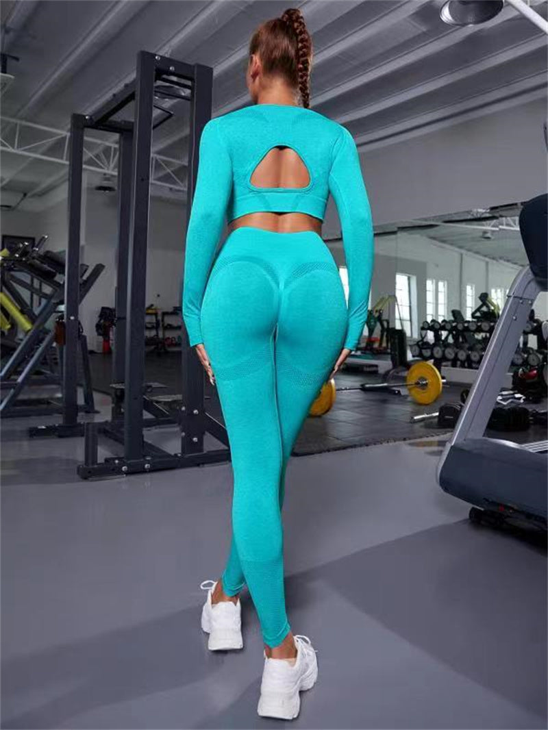 Woman wearing a seamless two-piece gym set